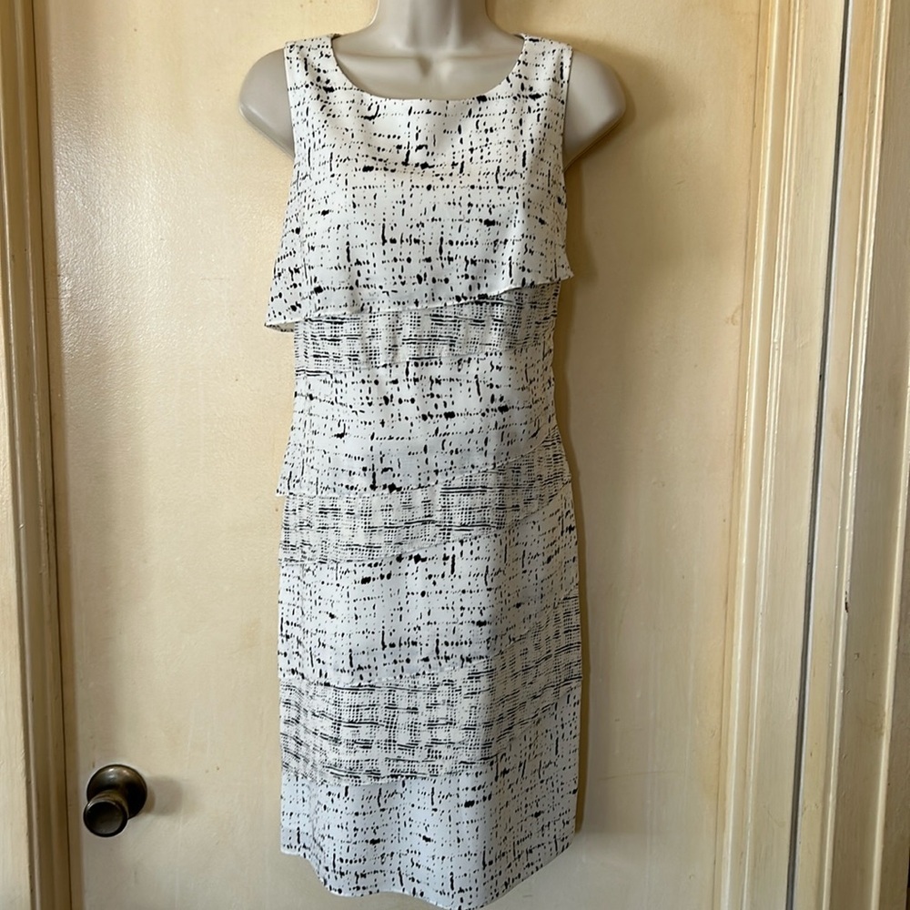 Ann Taylor White Black Abstract Print Tiered Ruffle Silk Blend Dress size 2